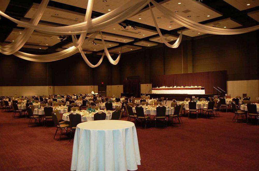 Hilton Fort Wayne At The Grand Wayne Convention Center (Adults Only) Business photo