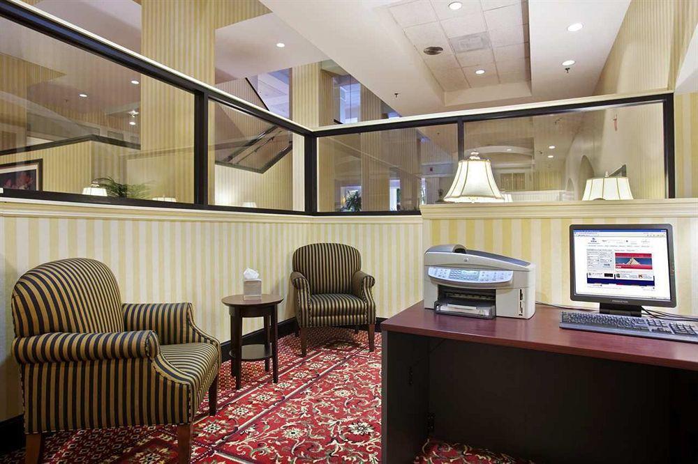 Hilton Fort Wayne At The Grand Wayne Convention Center (Adults Only) Business photo