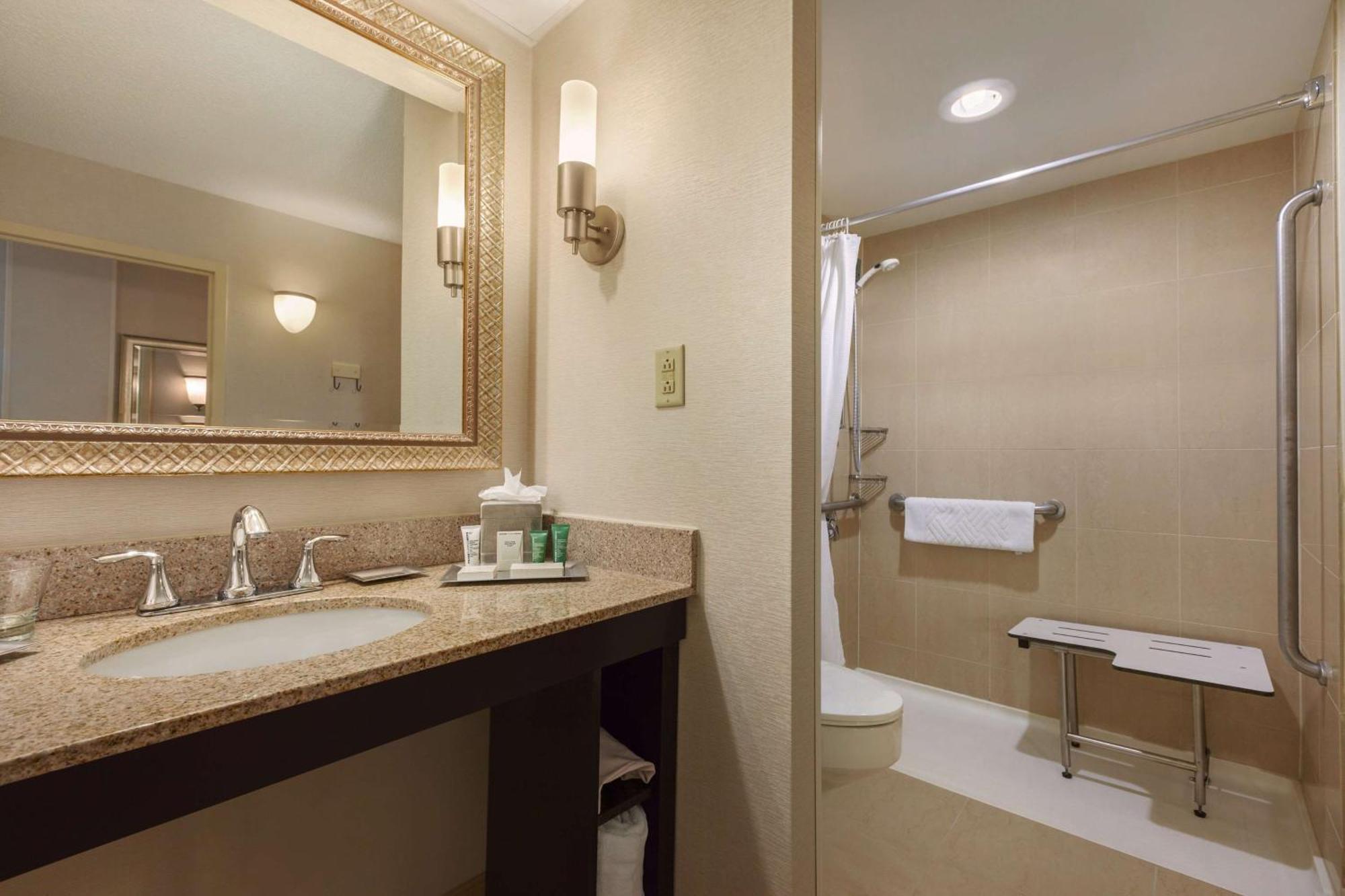 Hilton Fort Wayne At The Grand Wayne Convention Center (Adults Only) Extérieur photo