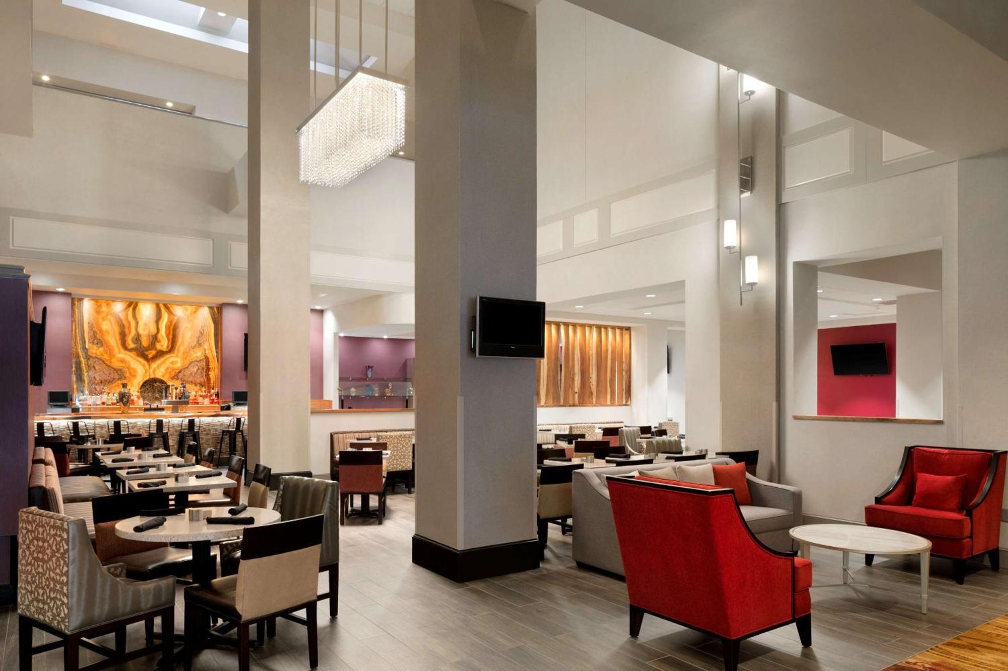 Hilton Fort Wayne At The Grand Wayne Convention Center (Adults Only) Extérieur photo