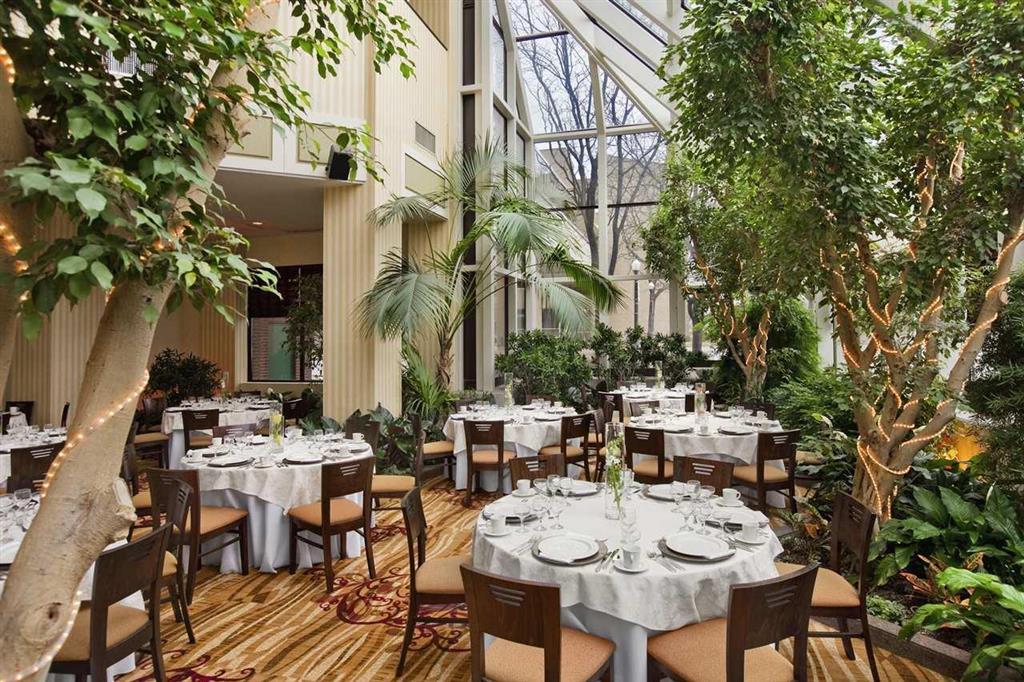 Hilton Fort Wayne At The Grand Wayne Convention Center (Adults Only) Restaurant photo
