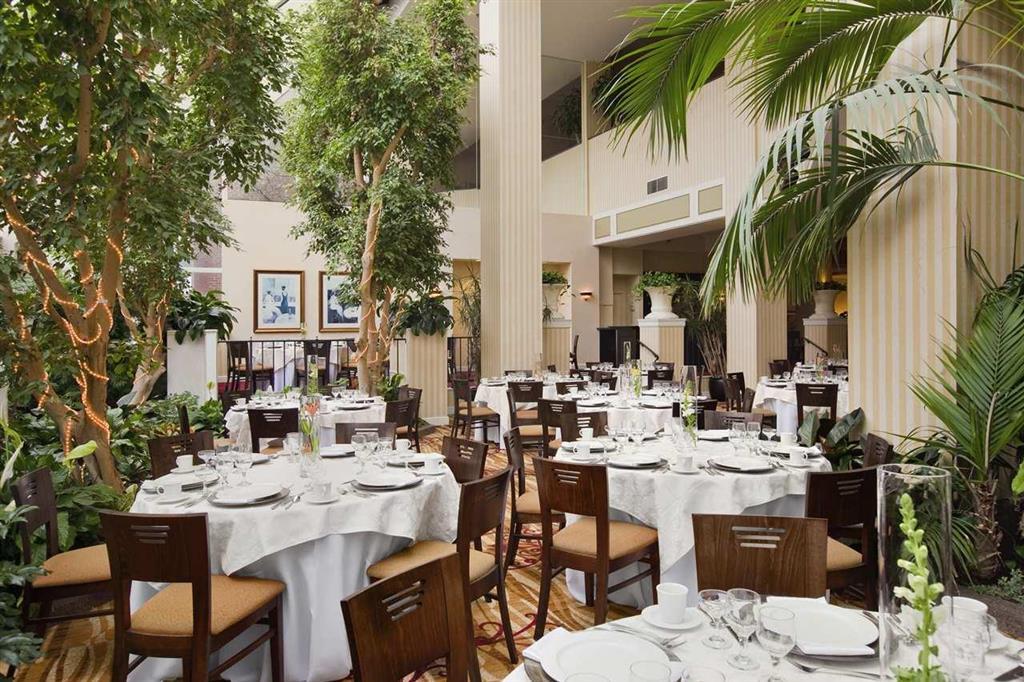 Hilton Fort Wayne At The Grand Wayne Convention Center (Adults Only) Restaurant photo
