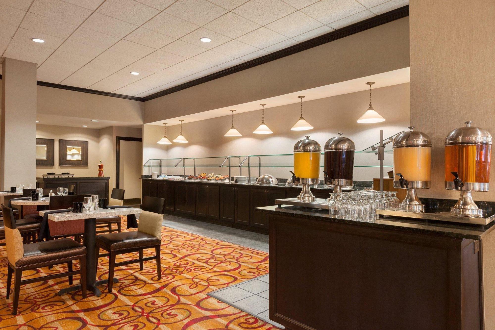 Hilton Fort Wayne At The Grand Wayne Convention Center (Adults Only) Extérieur photo